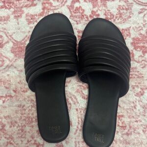 Time and Tru Black Ribbed Slide Sandals with Wide Strap